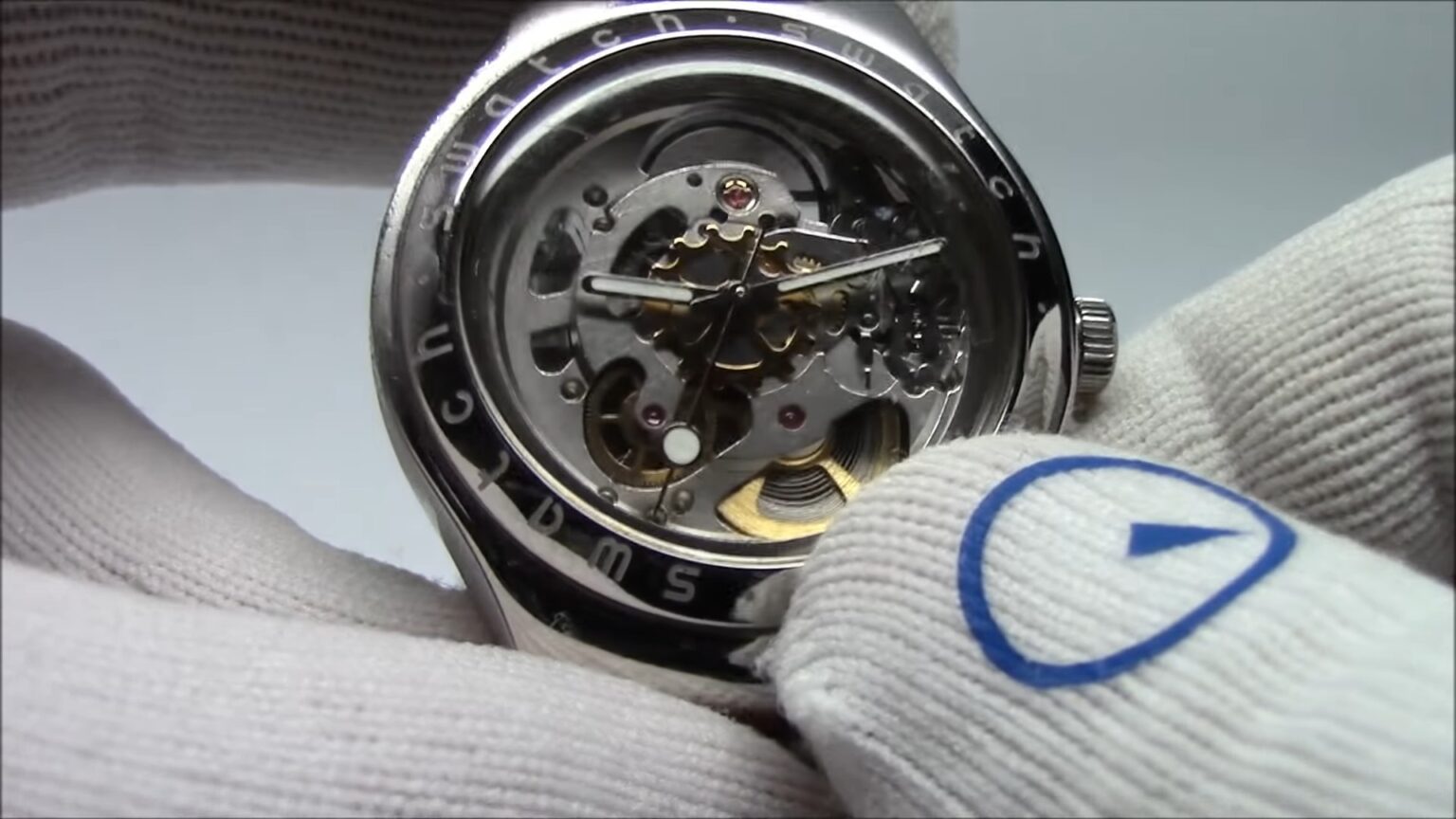 How to Charge a Solar Watch Fast? With & Without Sunlight