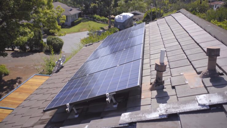 Factors Affect Solar Panel Efficiency Lifetime