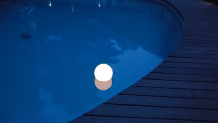 Finding the Best Solar Pool Lights - Buying Guide